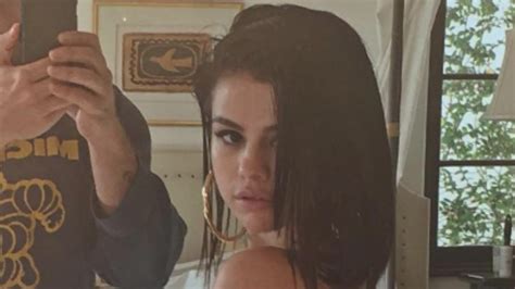 selena gomez nides|Selena Gomez Posed Topless in the Bathtub on。